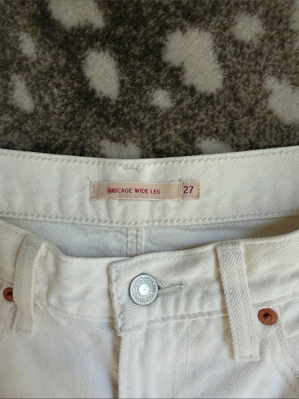 Levi's Ribcage Wide Leg Jeans - Off White/Cream - size 27 - Picture 3 of 5